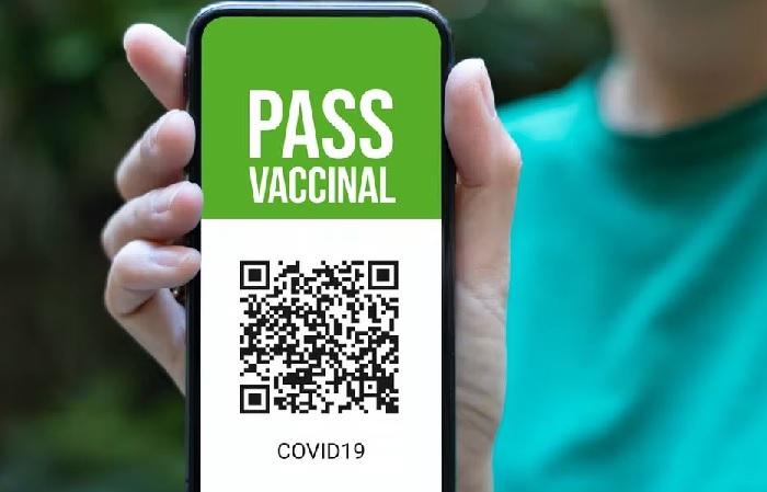 Франция приостанавливает действие пропуска о вакцинации