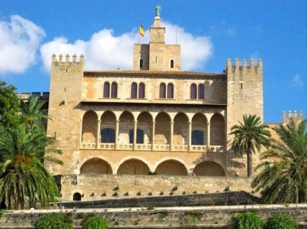 Дворец Альмудайна