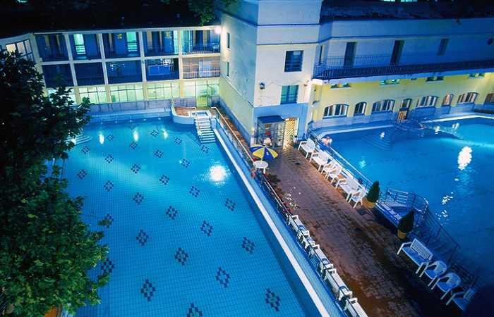 Купальня Лукач фото