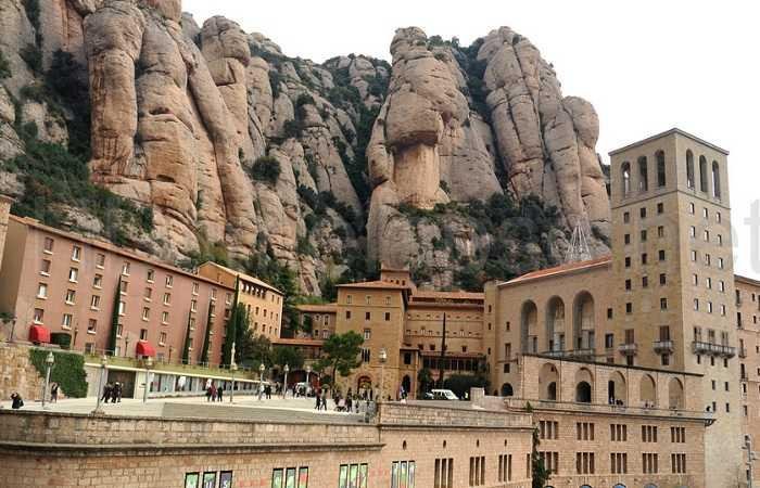 Монастырь Монсеррат фото