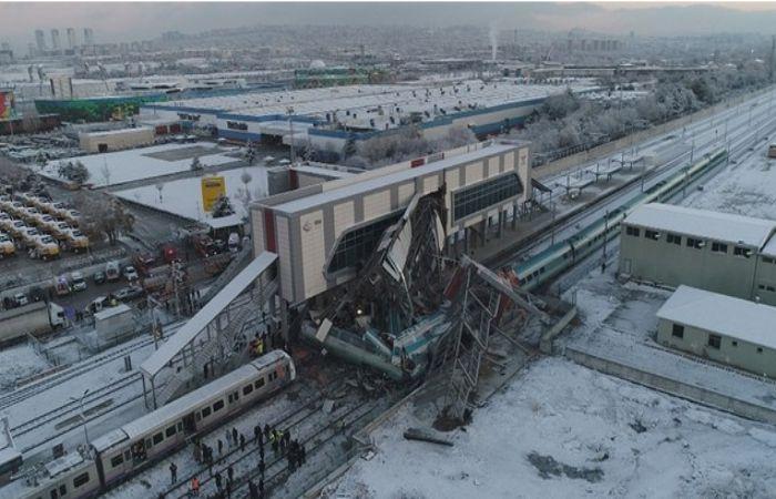 Авария скоростного поезда в Анкаре фото