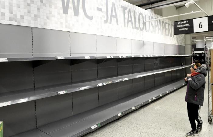 Коронавирус : Финляндия закрывает границы и школы