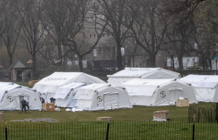 Коронавирус в США заставляет Нью Йорк открыть полевой госпиталь