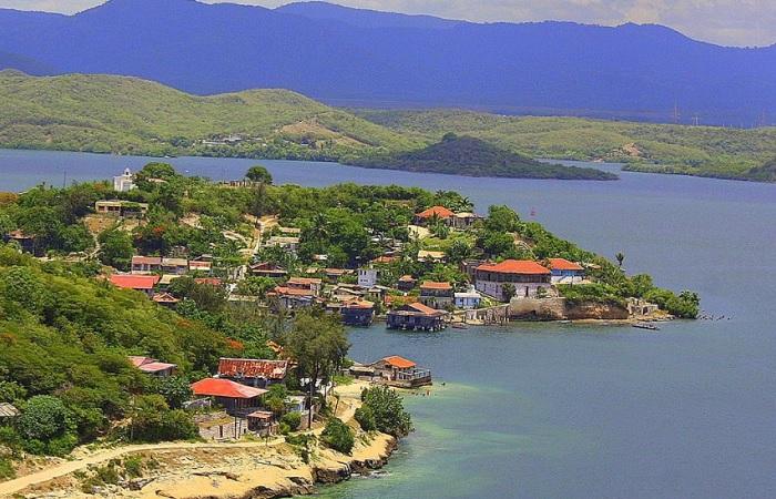 Курорты РФ ужесточают COVID-ограничения