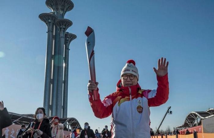 Олимпийский огонь в Пекине начал эстафету