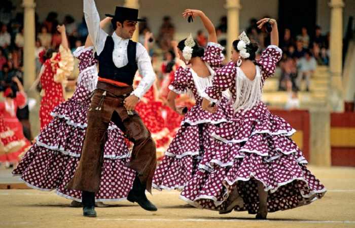 Причины посетить Испанию -  традиционный фламенко