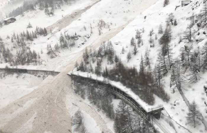 Швейцарский горнолыжный курорт Церматт после схода снежных лавин 