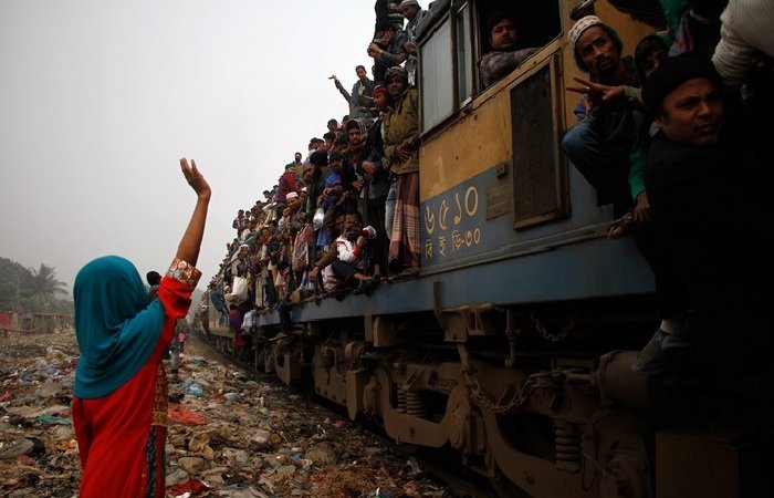 Фото недели, 21 января 2018, бангладешцы возвращаются из Дакки
