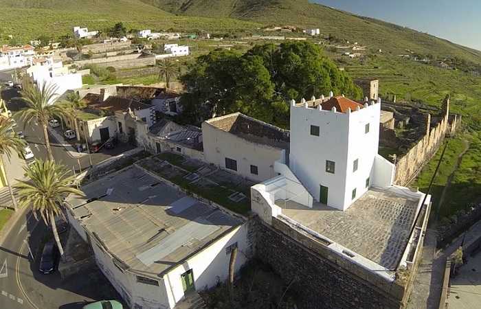 Форт (Casa Fuerte) в Адехе на острове Тенерифе