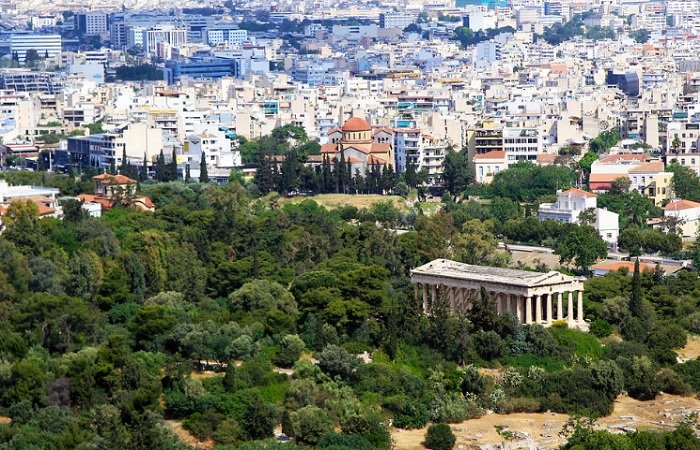 Афины, зеленая Агора у основания Акрополя