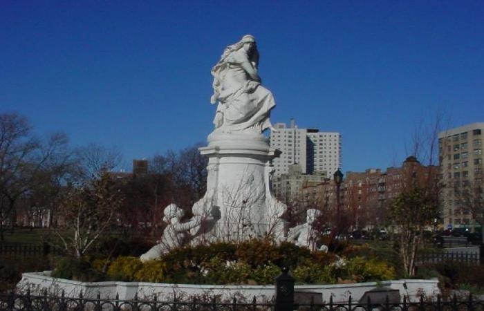 Мемориальный фонтан по мотивам поэмы Генриха Гейне в Джойс Килмер Парке в районе Бронкса 