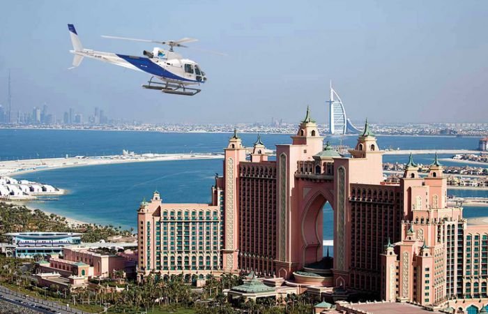 Что посмотреть во время поездки в Дубай - полет на вертолете над Дубаем