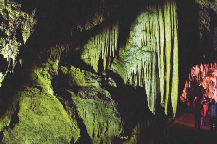 Ягодинская пещера, Девин