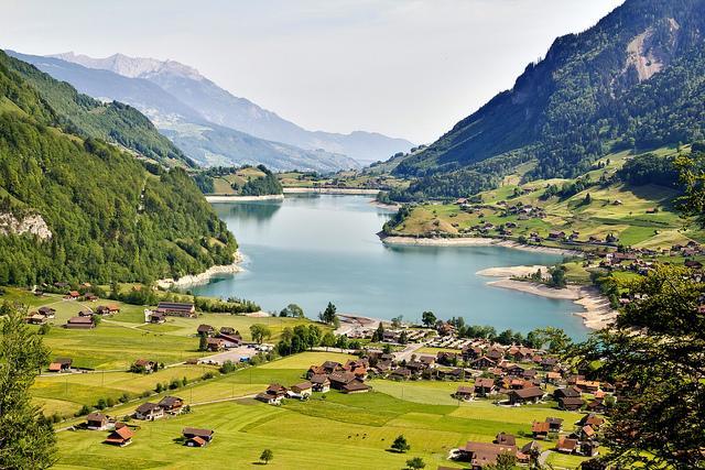 Скайдайвинг лучшие места в мире, Интрелакен Швейцария