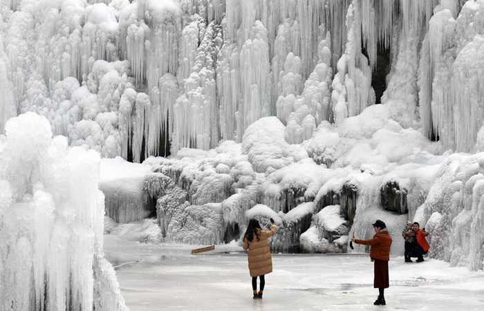 Зима в округе Цзишишань, провинция Ганьсу Китай, фото недели 24 декабря 2017
