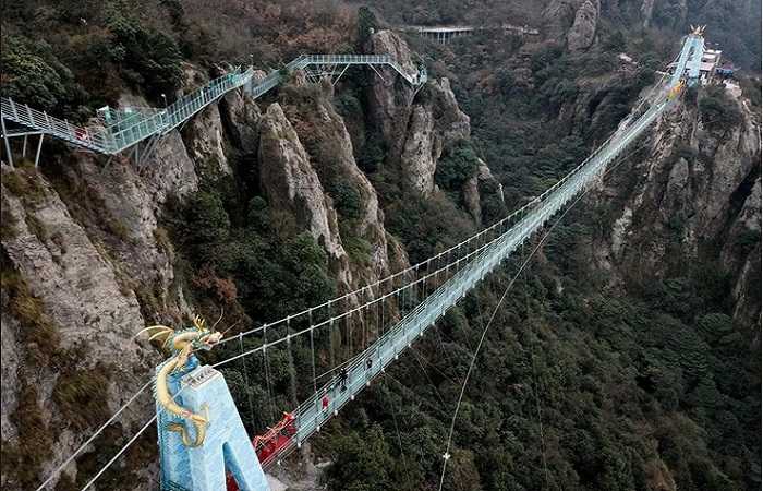 Стеклянный мост в живописном природном парке Марен Кифэн , Китай, фото недели 24 декабря 2017