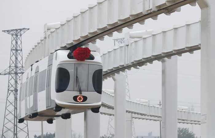 Новый поезд- панда в Китае на литиевых батареях 