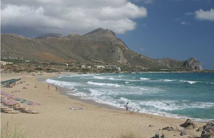 Пляж Фаласарна в окрестностях пляжного курорта Ханья, остров Крит