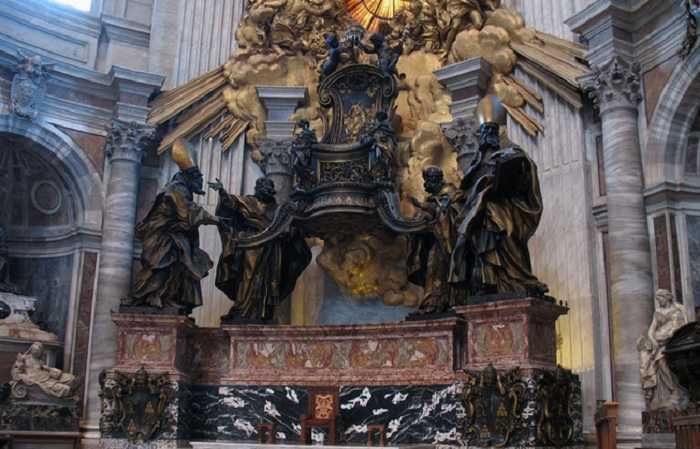 Скульптурные композиции в соборе святого Петра