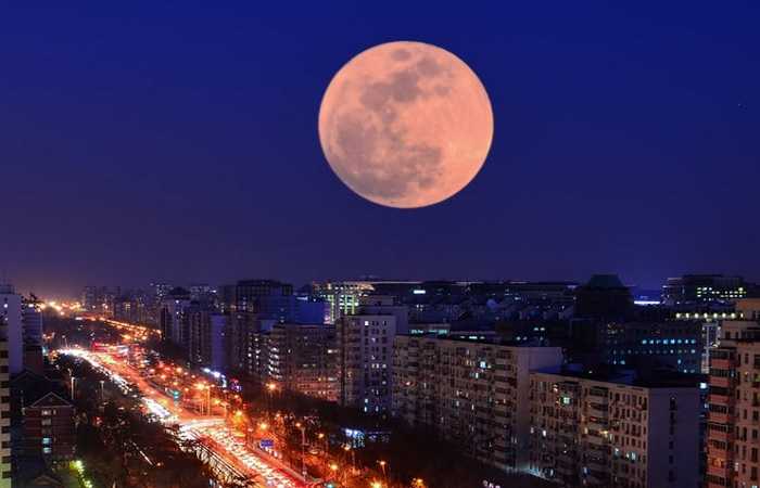 Луна над Пекином, Китай 