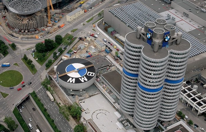 Современный промышленный Мюнхен, здание знаменитого транспортного холдинга