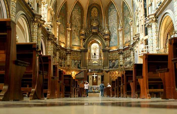 Фото базилики аббатства Монсеррат