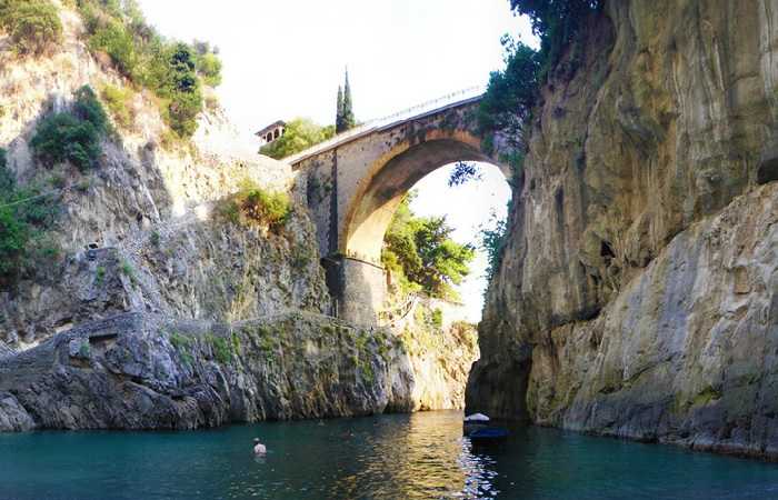 Мост Fiordo di Furore, Амальфи - необычные места Италии