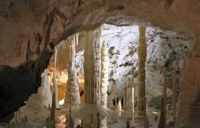 Пещеры ущелья Фракасси, Италия