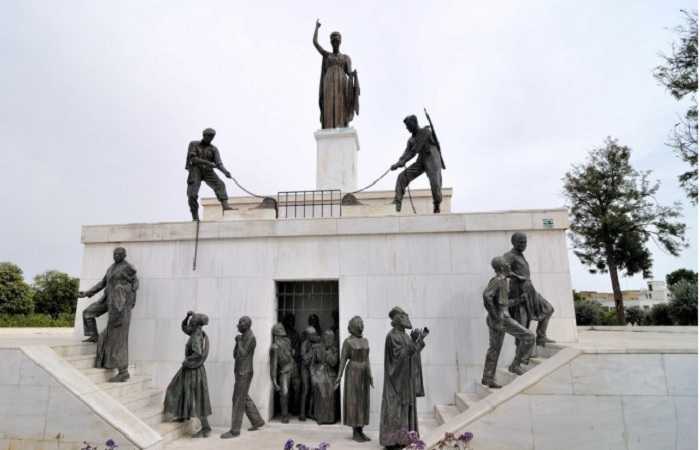 Никосия, памятник Свободы