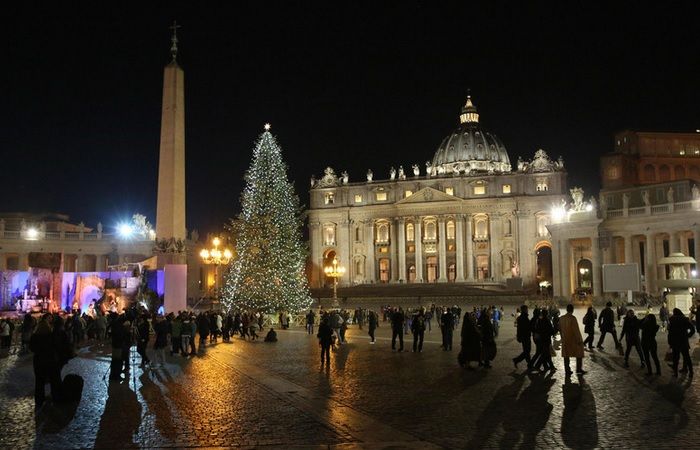 Ватикан, рождественская елка возле Собора святого Петра