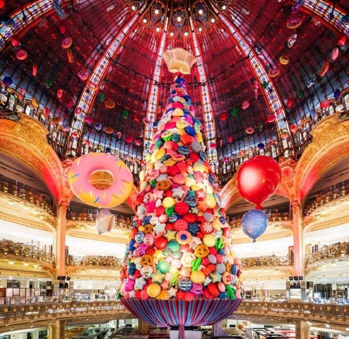 Новогодняя елка в галерее Лафайет, Париж