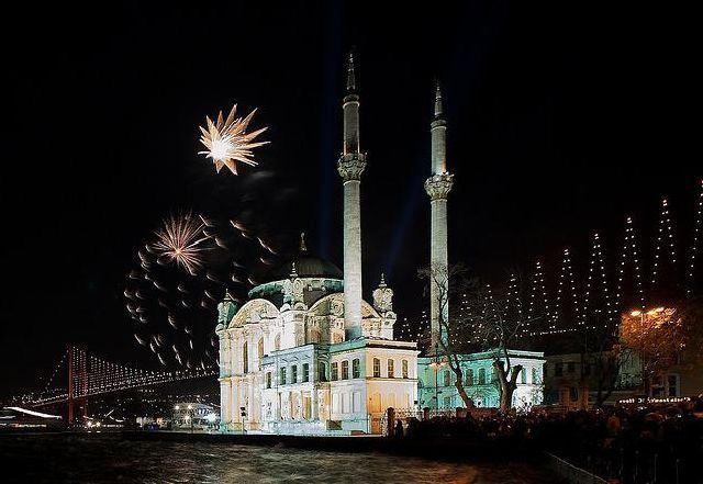 Новый Год Стамбуле фото Новой Мечети (Мечеть Валиде Султан) 