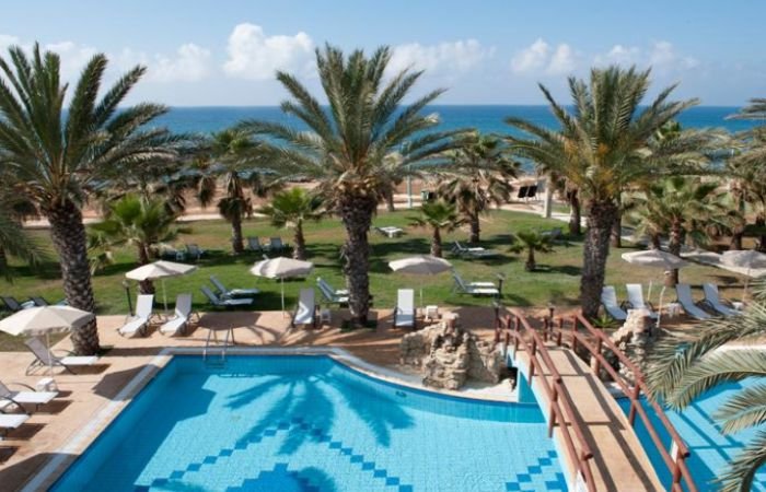 Simos Magic Hotel Apartments, недорогой отель для отдыха с детьми в Айя Напа, Кипр