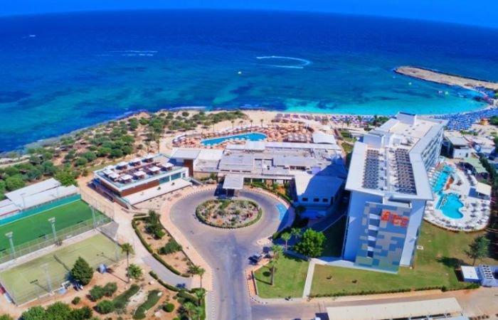 Asterias Beach Hotel Айя Напа Кипр - один из лучших отелей для отдыха с детьми