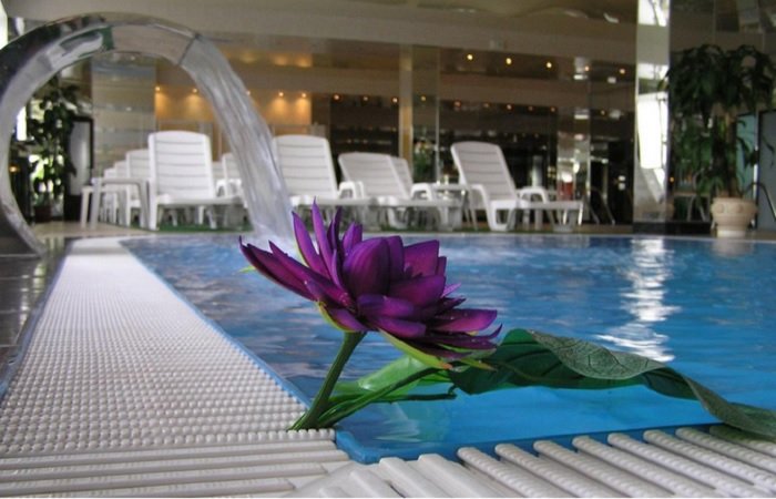 Отель Сочи Бриз со спа центром и бассейном - лучшее решение для отдыха на Новый год в Сочи