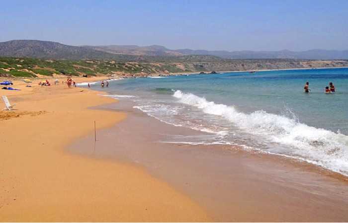 Пафос Кипр, пляж в заливе Лара 