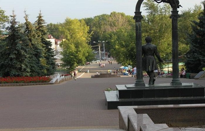 Фонтанный спуск у памятника Пушкину, Саранск 