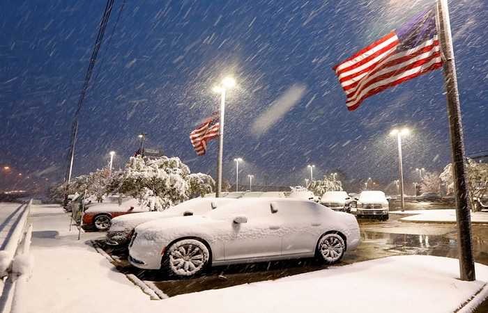 Джексон, Миссисипи, автомобили одеты в снега