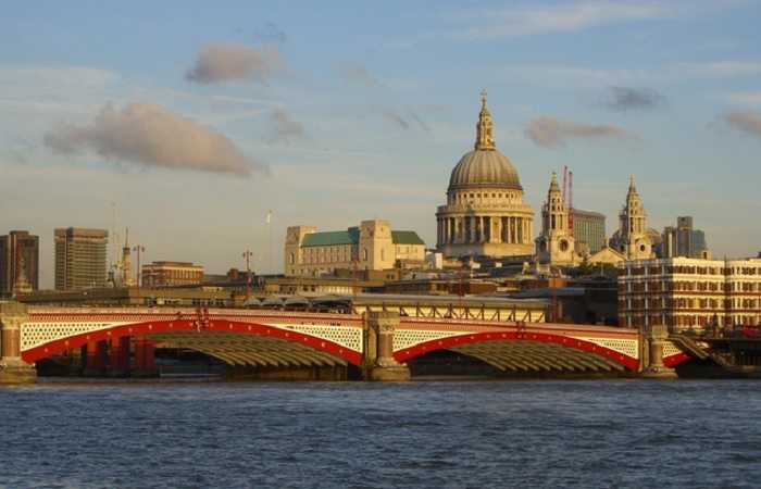Темза, мост Блэкфрайрс и собор святого Павла в Лондоне