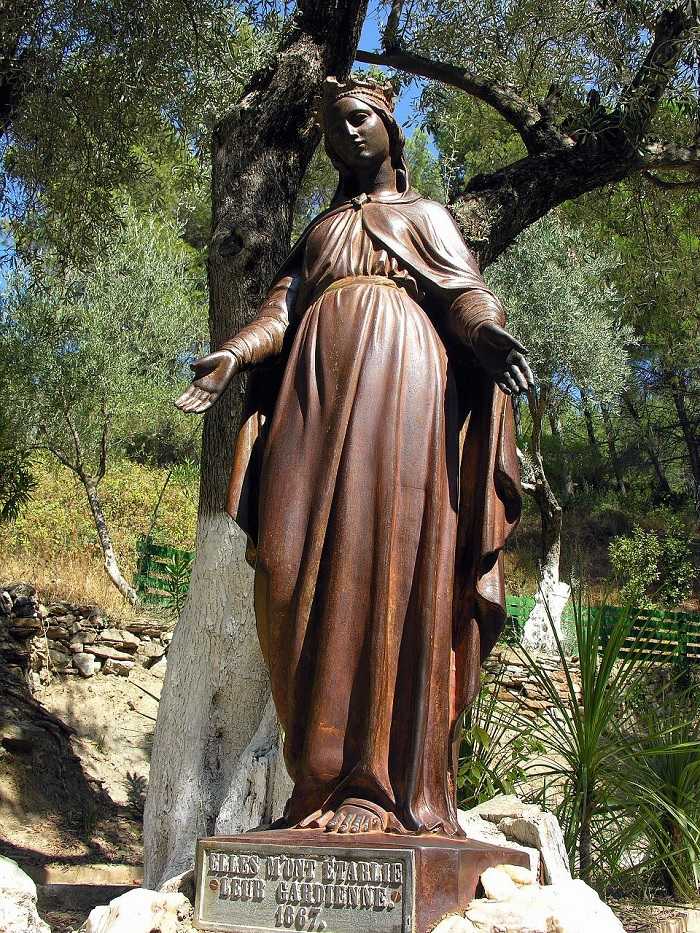 Статуя Богородицы при входе в дом Святой Марии, Эфес Турция